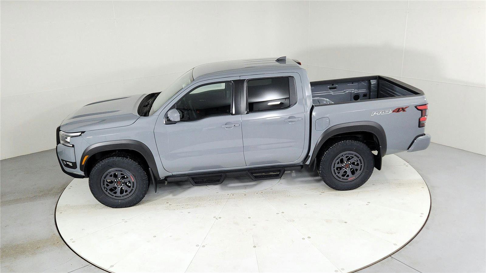 Used 2025 Nissan Frontier PRO-4X image 18