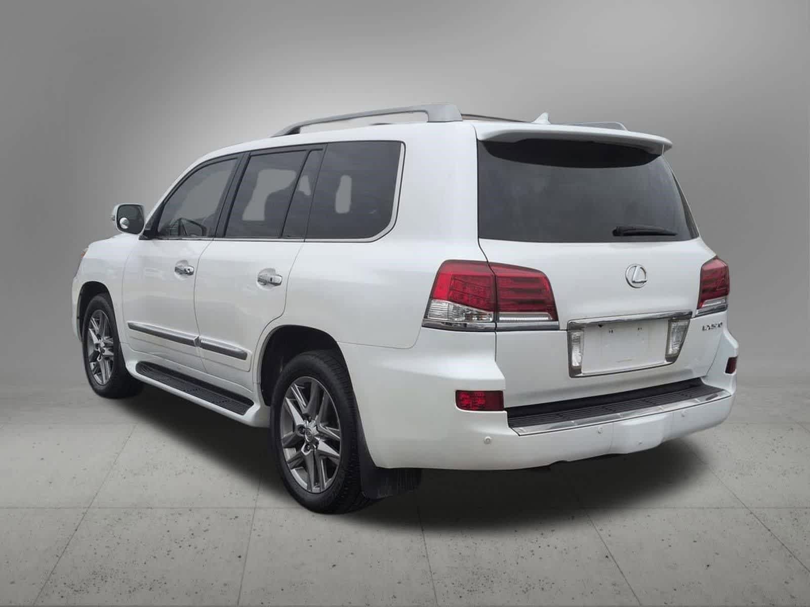 Used 2013 Lexus LX 570 4WD w/ Luxury Pkg image 4