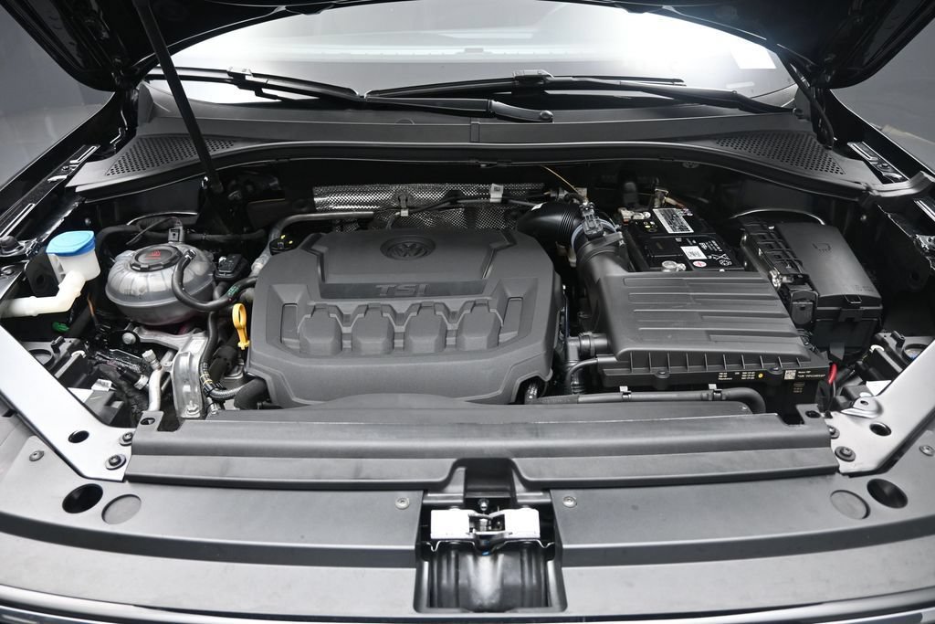 Used 2023 Volkswagen Tiguan SE R-Line FWD image 30