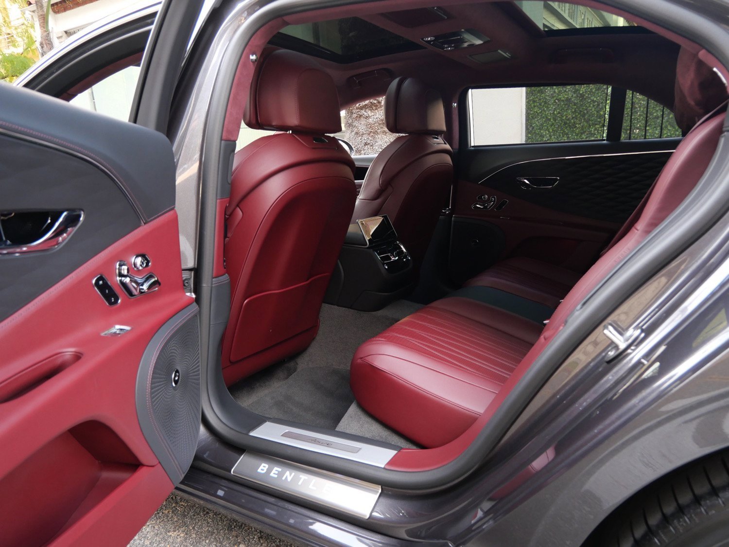 Used 2024 Bentley Flying Spur Azure image 19