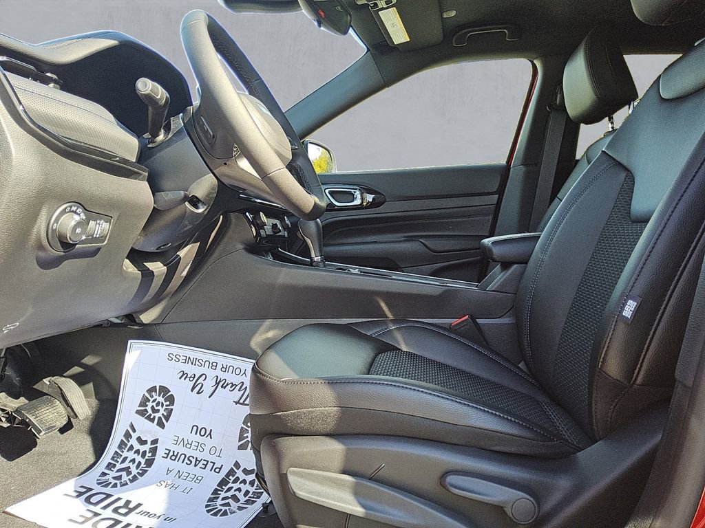 New 2026 Jeep Compass Latitude image 9