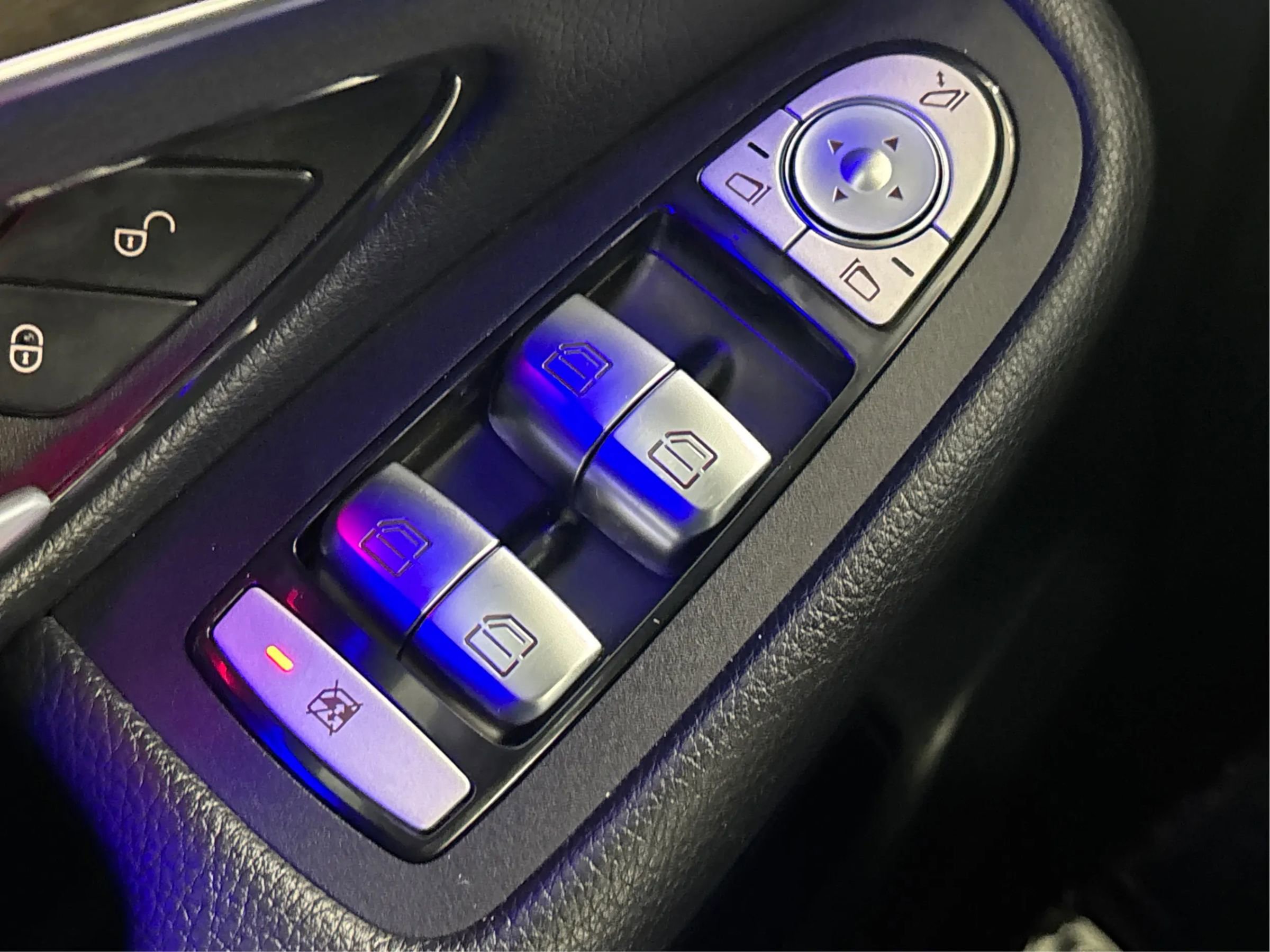 Used 2020 Mercedes-Benz GLC 300 4MATIC image 42