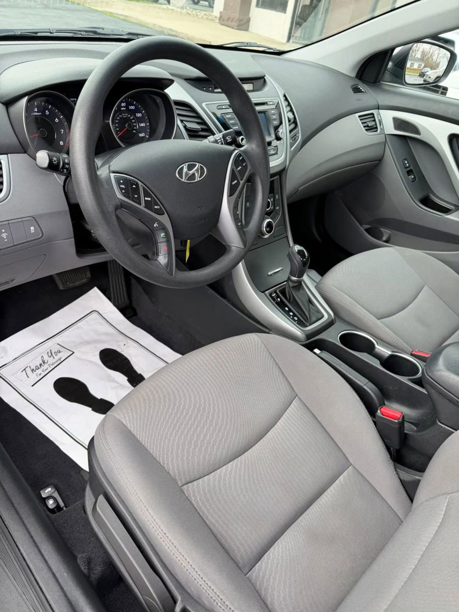 Used 2015 Hyundai Elantra SE w/ Option Group 02 FWD image 9