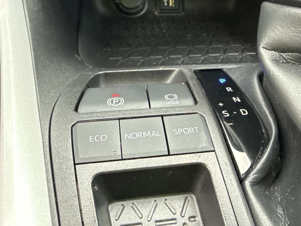 Used 2023 Toyota RAV4 LE FWD image 32