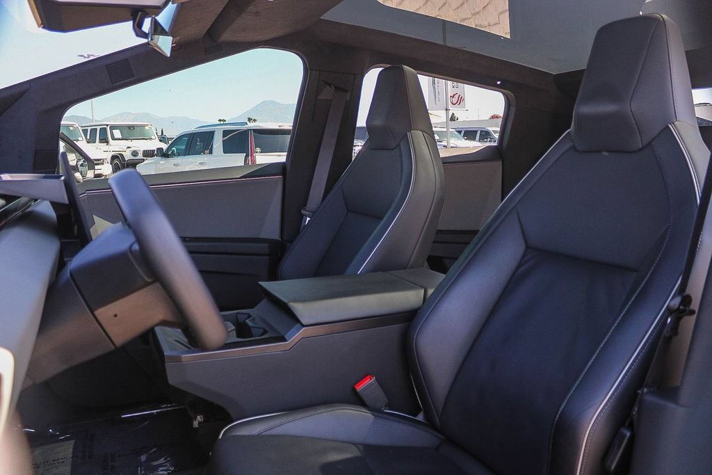 Used 2025 Tesla Cybertruck AWD Crew Cab image 18