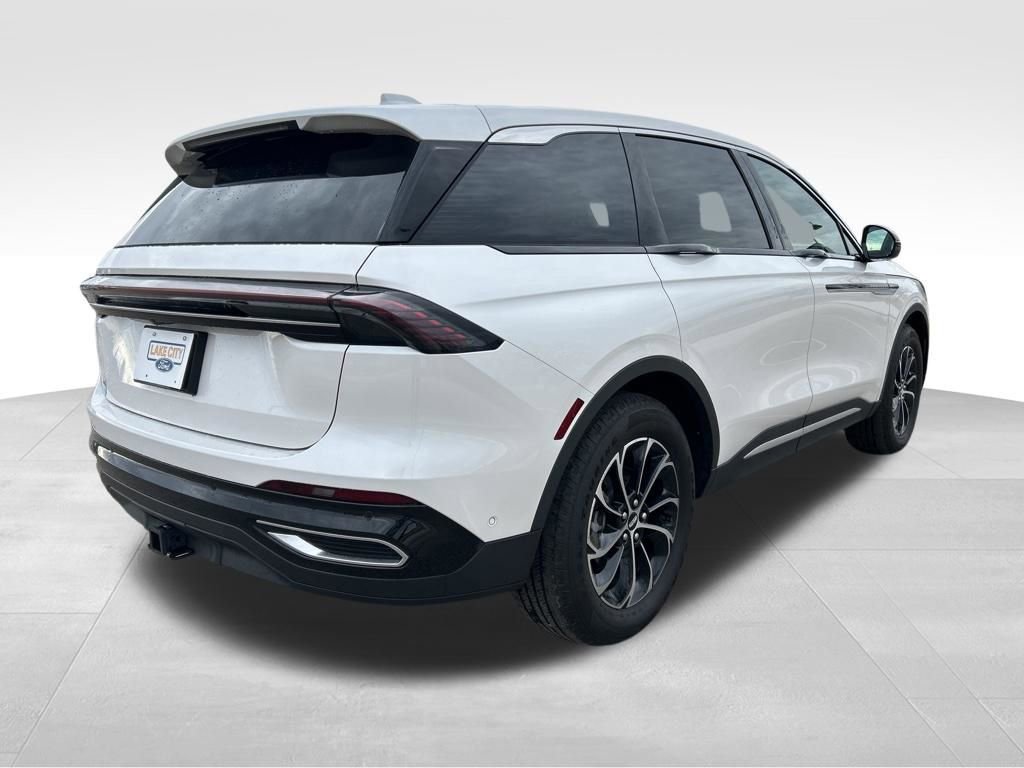 Used 2024 Lincoln Nautilus Premier w/ Equipment Group 102A image 5