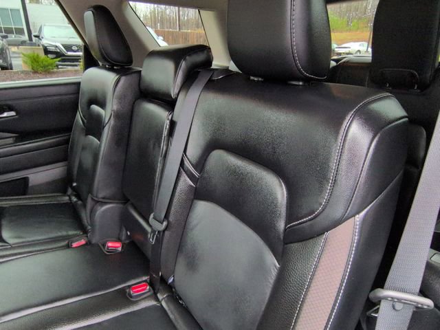 Used 2023 Nissan Pathfinder SL AWD/4WD image 28