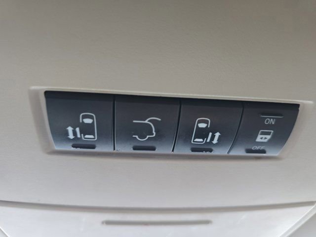 Used 2011 Chrysler Town & Country Touring FWD image 25