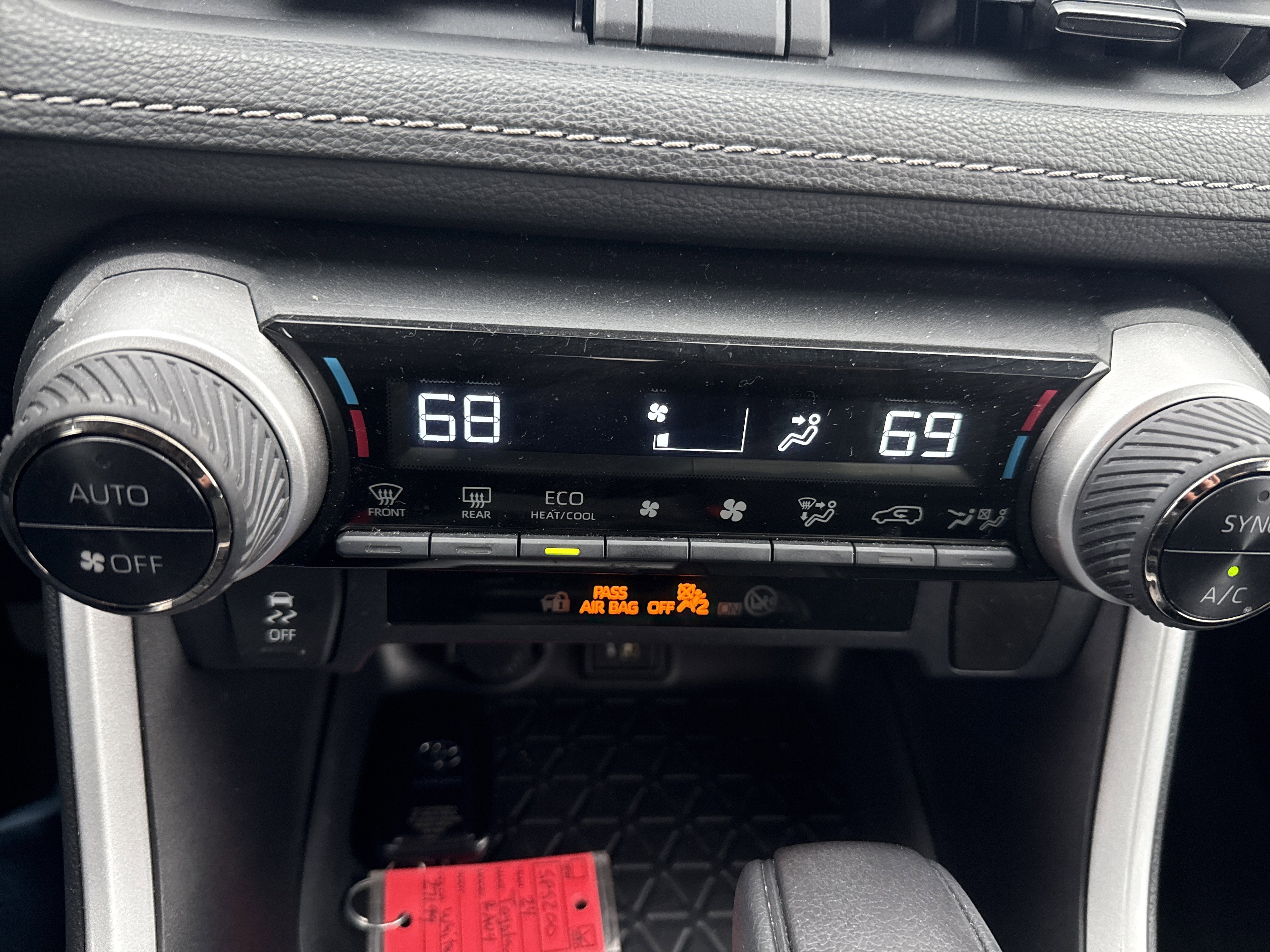 Used 2024 Toyota RAV4 XLE image 28