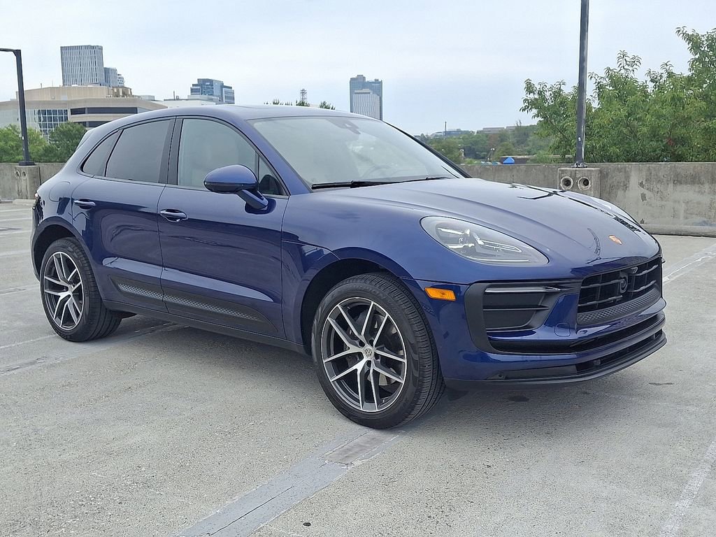 Certified 2025 Porsche Macan image 7