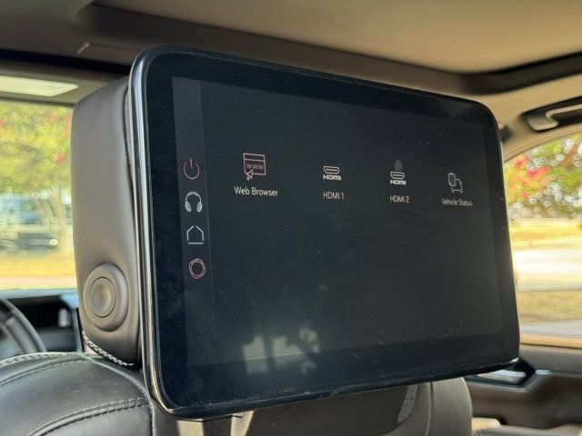 Used 2026 GMC Yukon Denali Ultimate AWD/4WD image 32
