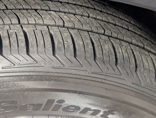 Certified 2023 Chrysler Voyager LX image 9