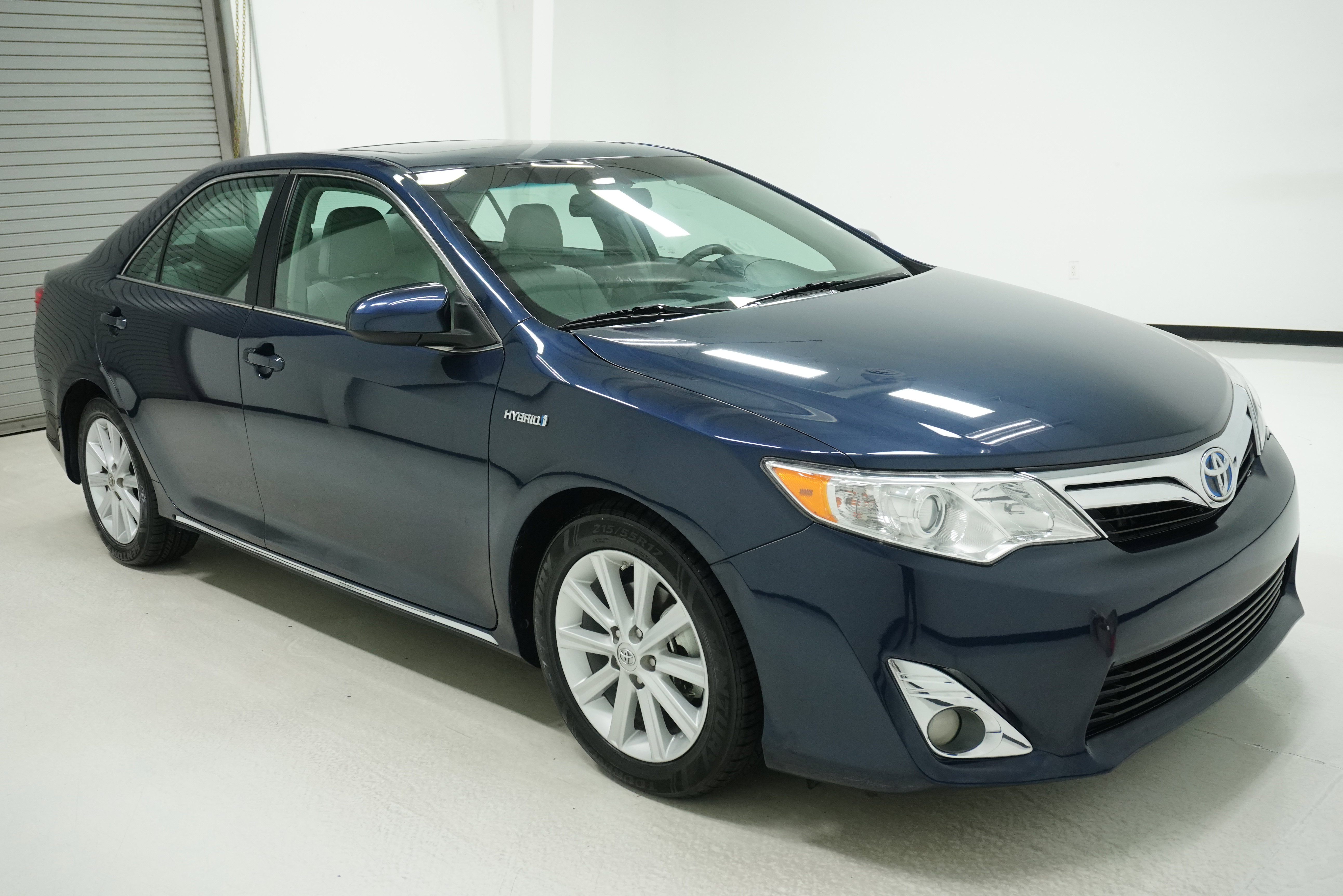 Used 2014 Toyota Camry XLE image 3