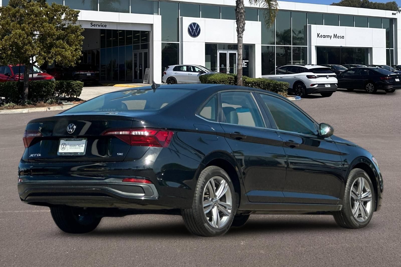 Used 2024 Volkswagen Jetta SE FWD image 4