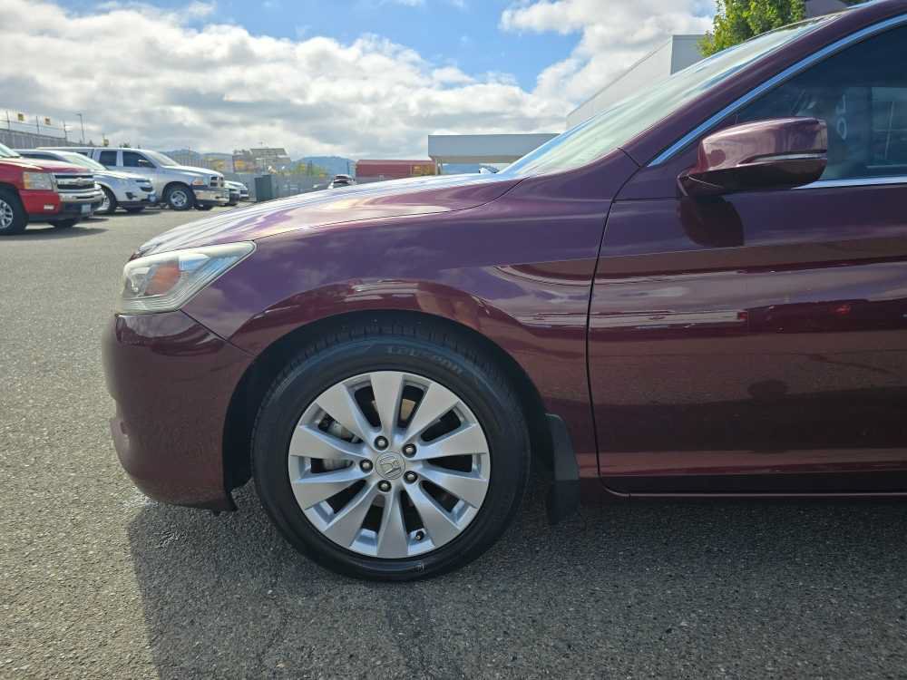 Used 2015 Honda Accord Touring image 18