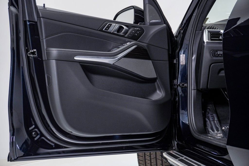 Used 2023 BMW X7 xDrive40i w/ Executive Package image 25