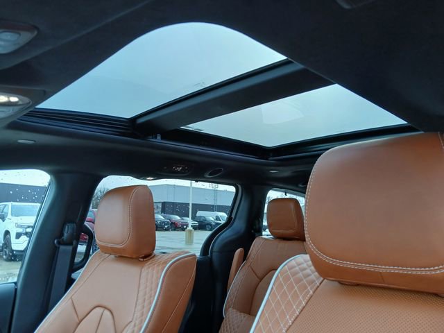 Used 2025 Chrysler Pacifica Pinnacle image 29