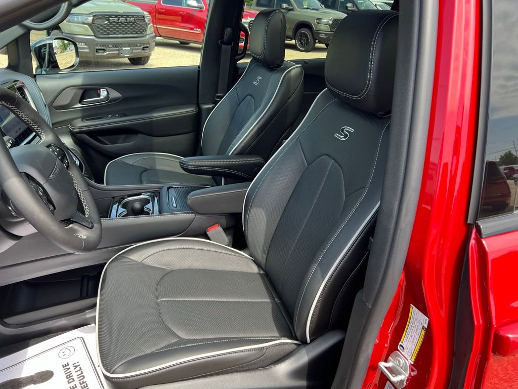 New 2027 Chrysler Pacifica Select FWD image 31