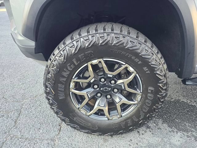 Certified 2025 Chevrolet Colorado ZR2 w/ Technology Package AWD/4WD image 33