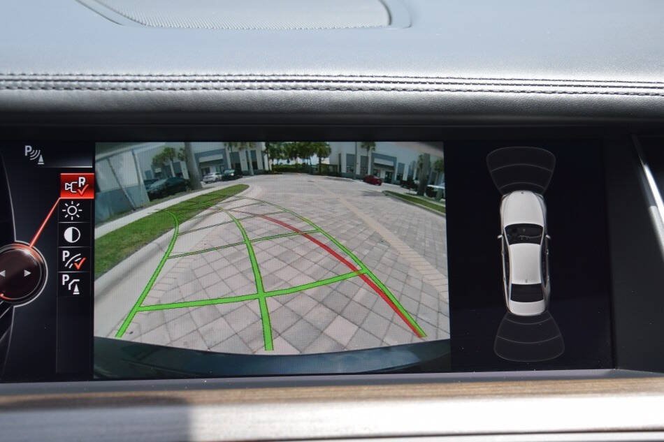 Used 2015 BMW 750i RWD image 61