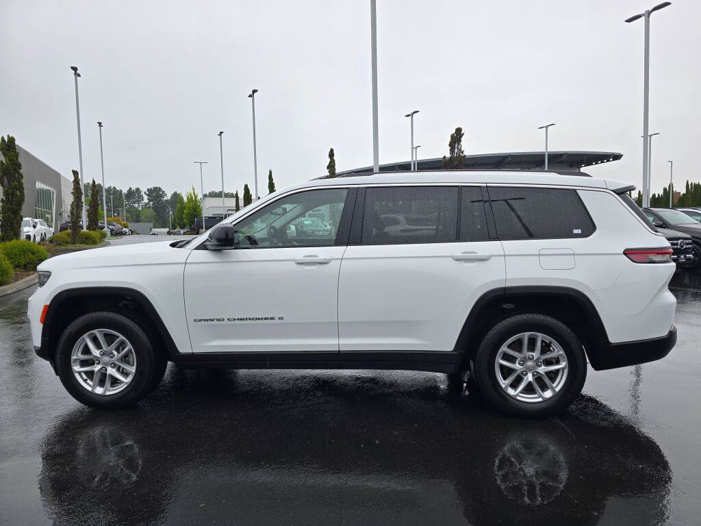 Used 2023 Jeep Grand Cherokee L Laredo w/ Luxury Tech Group I AWD/4WD image 4