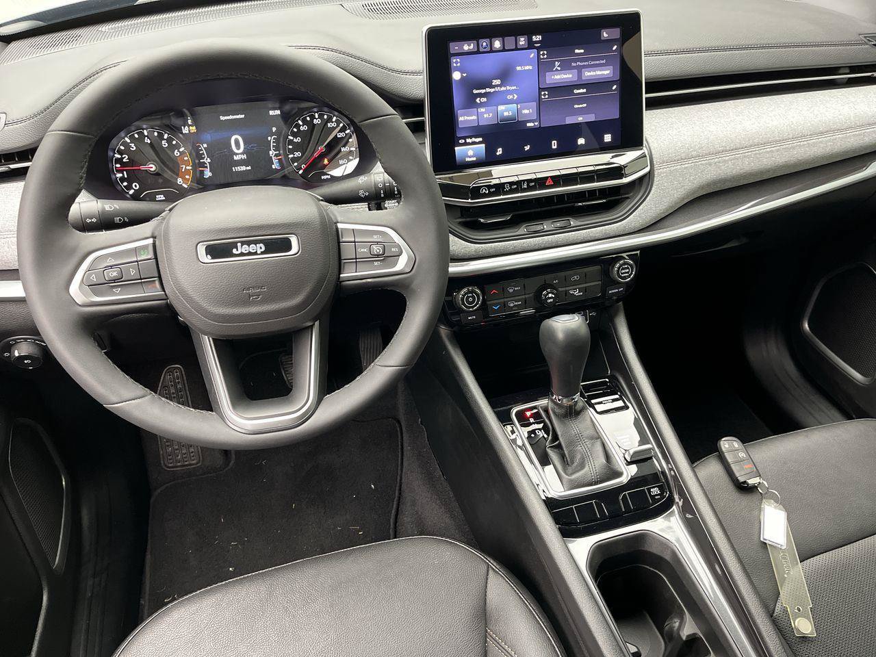 Used 2023 Jeep Compass Latitude AWD/4WD image 12
