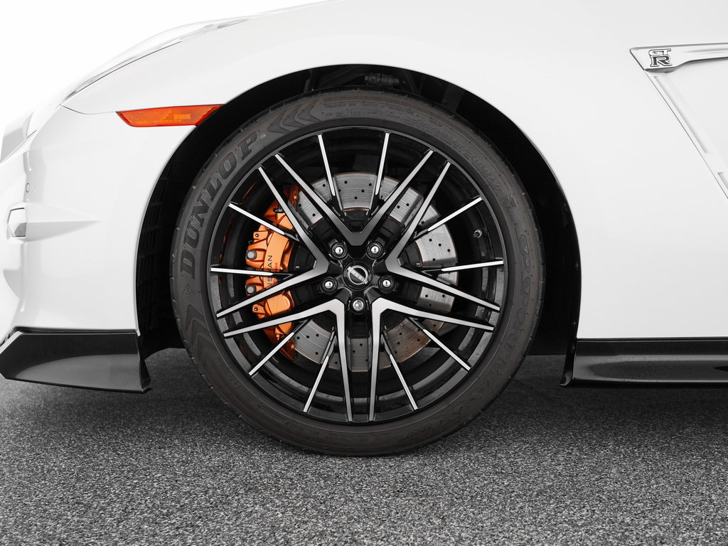 Used 2024 Nissan GT-R Premium w/ Premium Interior Package AWD/4WD image 32