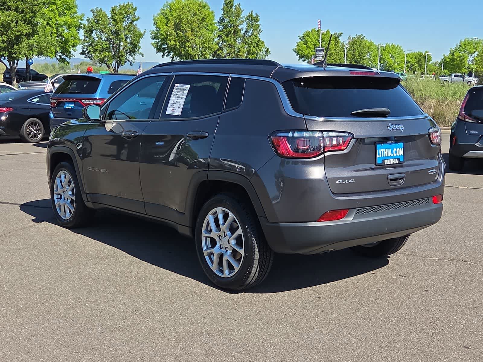 Used 2023 Jeep Compass Latitude w/ Sun and Sound Group AWD/4WD image 12