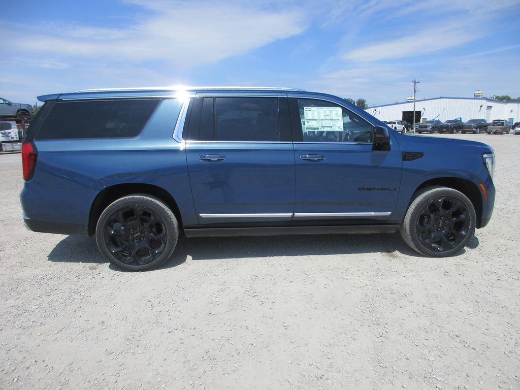 New 2026 GMC Yukon XL Denali w/ Denali Reserve Package AWD/4WD image 3