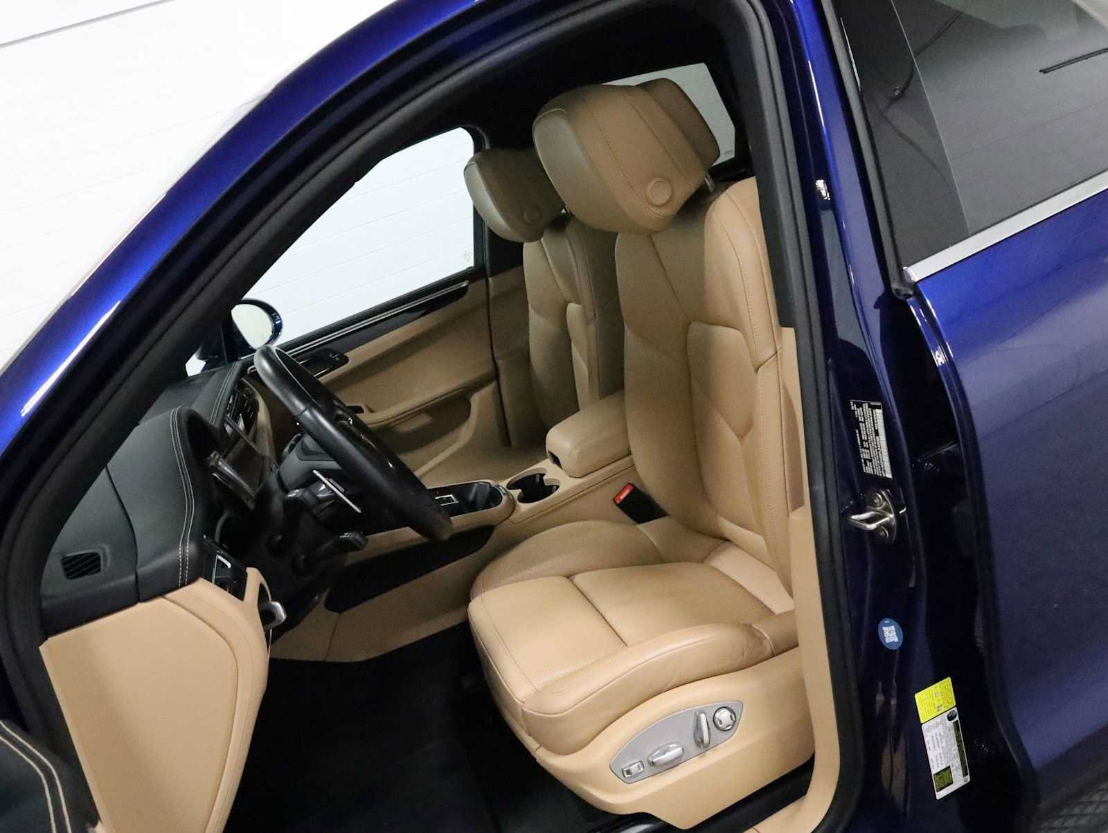 Certified 2023 Porsche Macan S AWD/4WD image 5