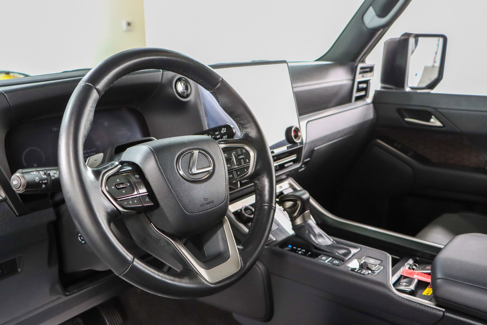 Used 2025 Lexus GX 550 w/ Accessory Package (2T) image 24