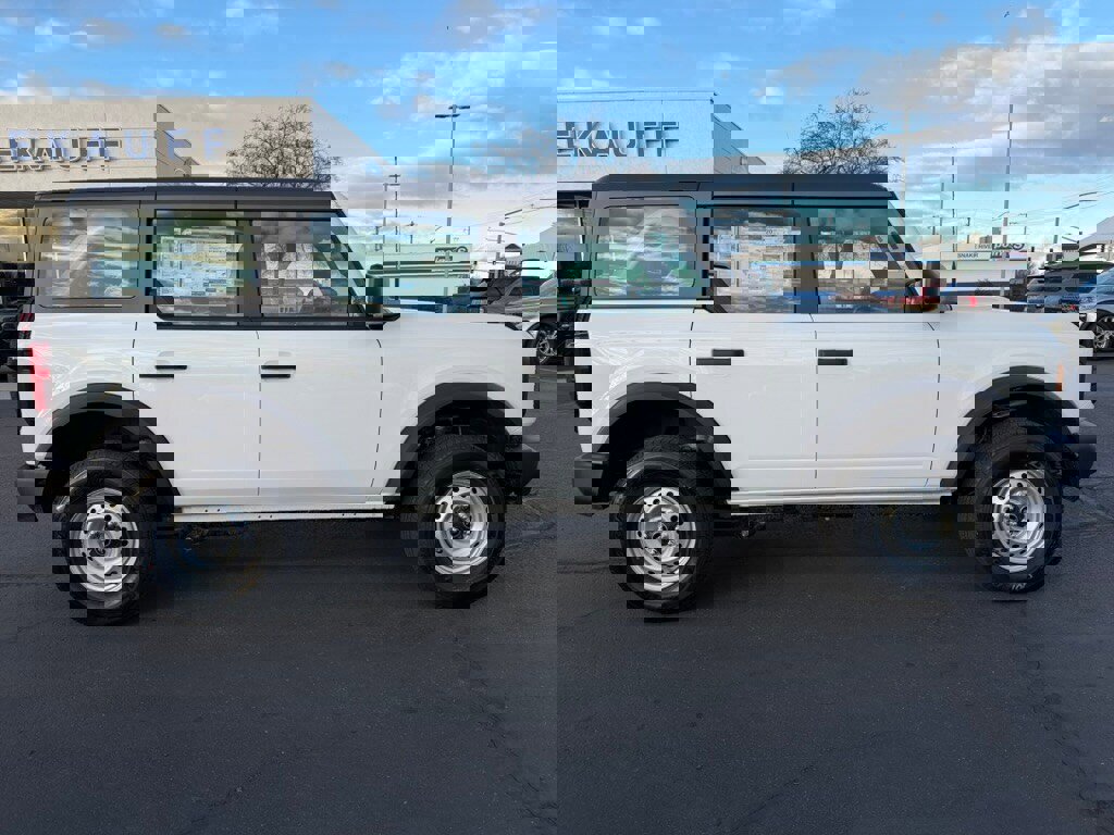 New 2025 Ford Bronco 4-Door image 2