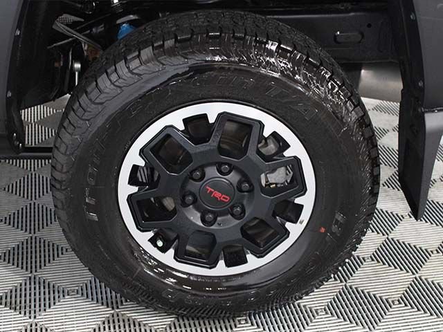 Certified 2025 Toyota Tacoma TRD Off-Road AWD/4WD image 17