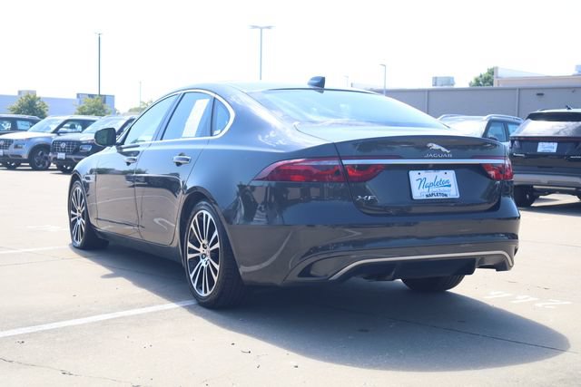 Used 2022 Jaguar XF SE RWD image 8