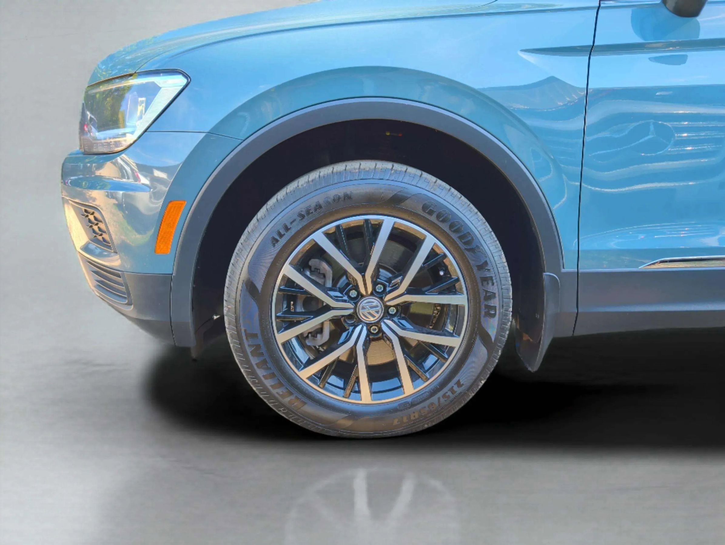 Used 2021 Volkswagen Tiguan SE image 37