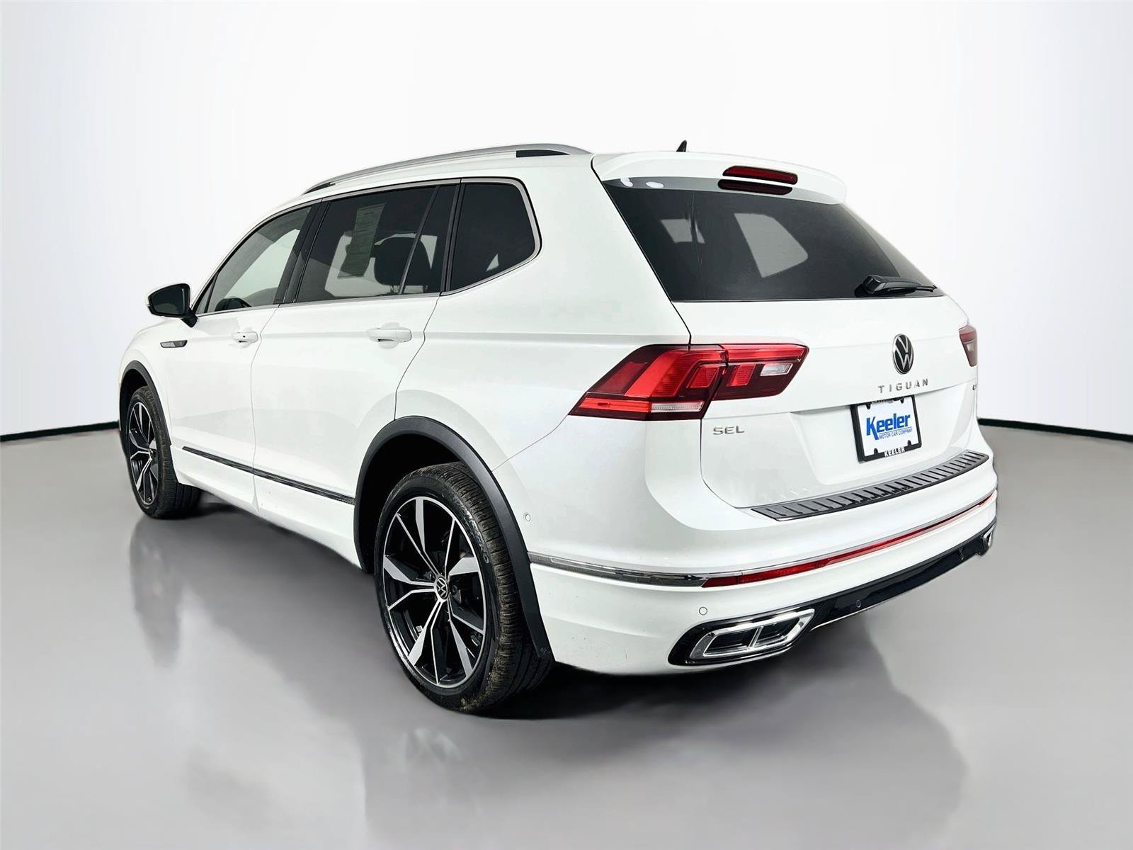 Used 2024 Volkswagen Tiguan SEL R-Line AWD/4WD image 4