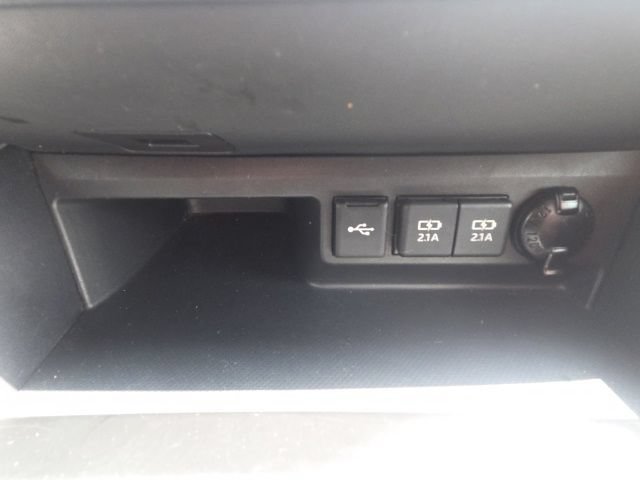 Used 2021 Toyota Highlander L FWD image 31