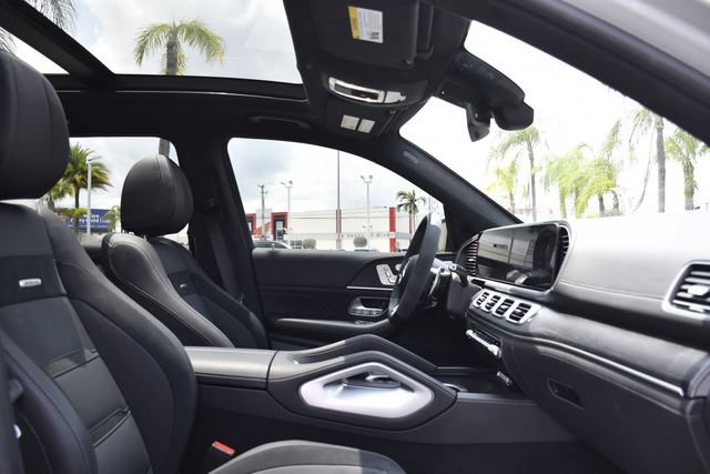 Used 2025 Mercedes-Benz GLS 63 AMG 4MATIC image 30