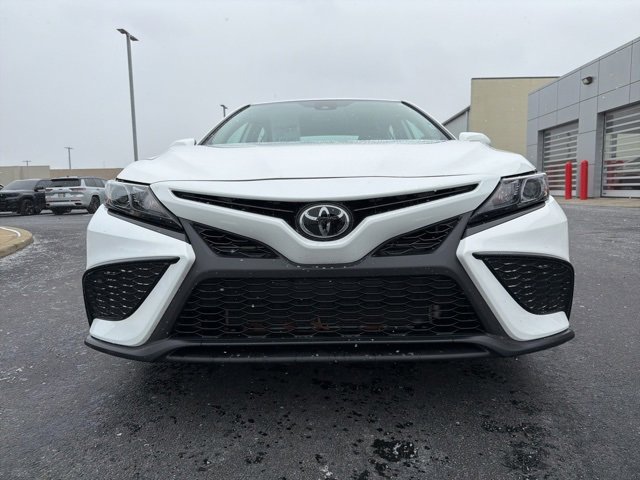 Used 2024 Toyota Camry SE image 2