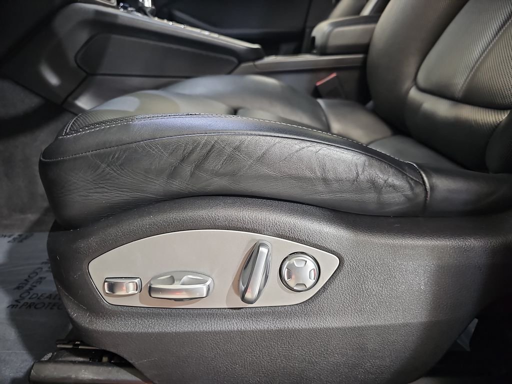 Used 2019 Porsche Macan AWD/4WD image 31