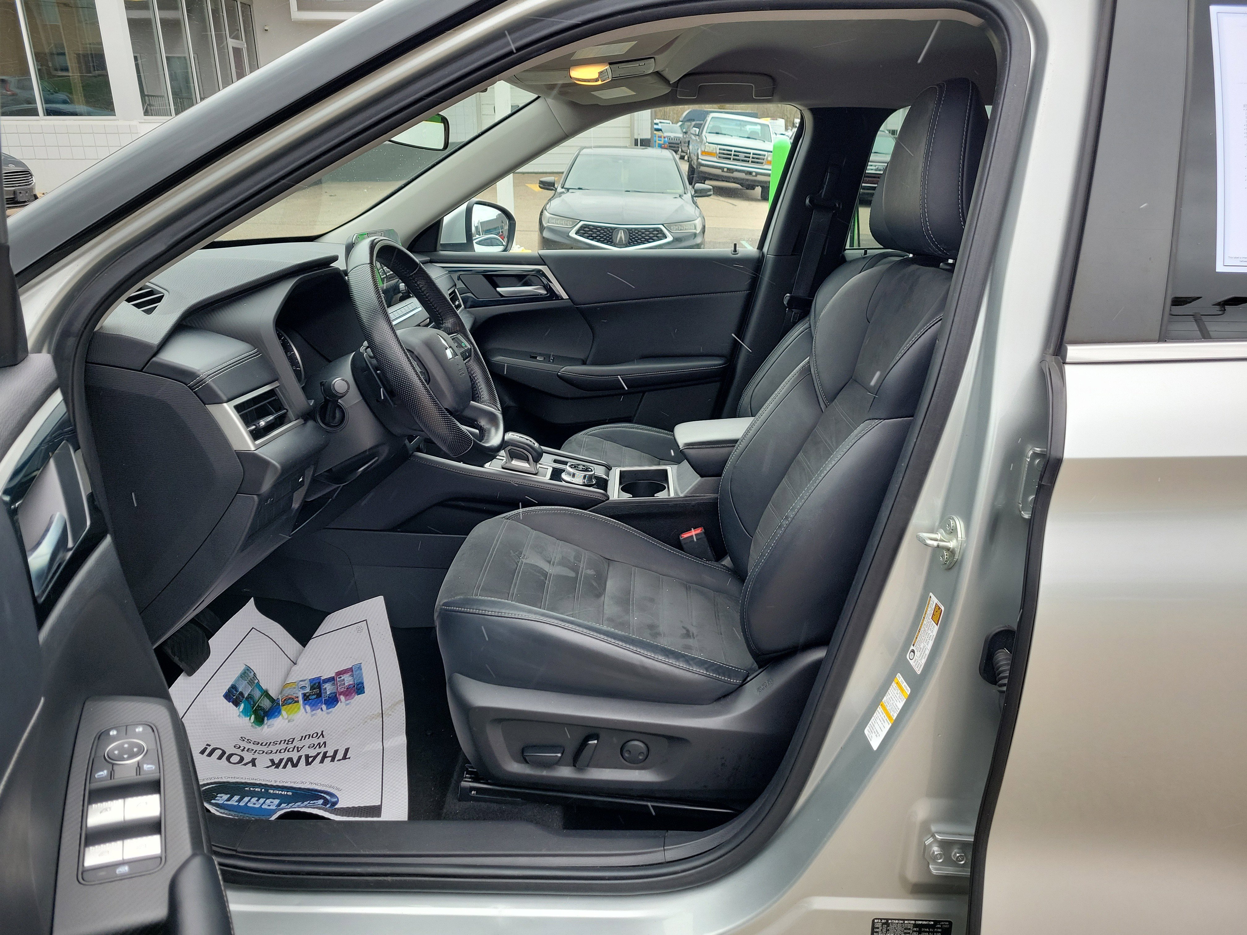 Used 2022 Mitsubishi Outlander SE image 16