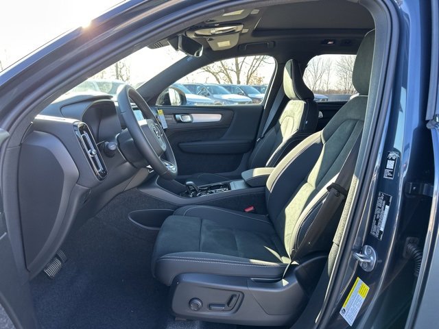 New 2026 Volvo XC40 B5 Ultra w/ Climate Package image 13