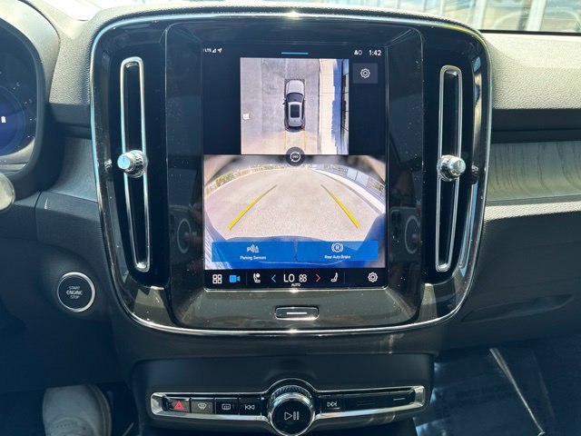 Certified 2025 Volvo XC40 B5 Plus AWD/4WD image 23