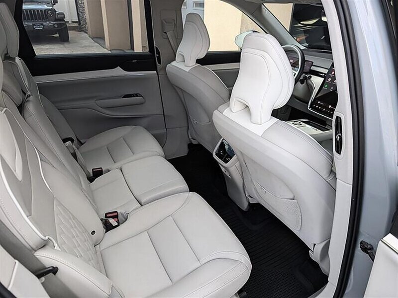 Used 2025 Volvo EX90 Ultra AWD/4WD image 30