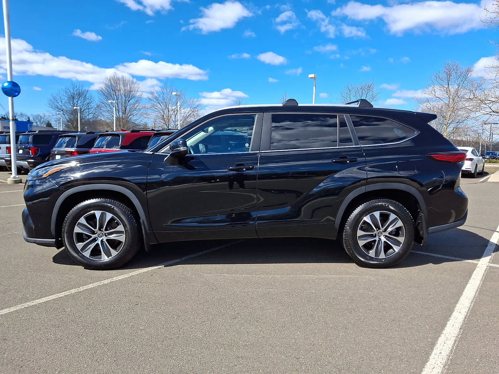Used 2023 Toyota Highlander XLE image 8