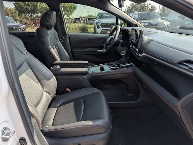 Used 2025 Toyota Sienna XSE w/ XSE Plus Package AWD/4WD image 34