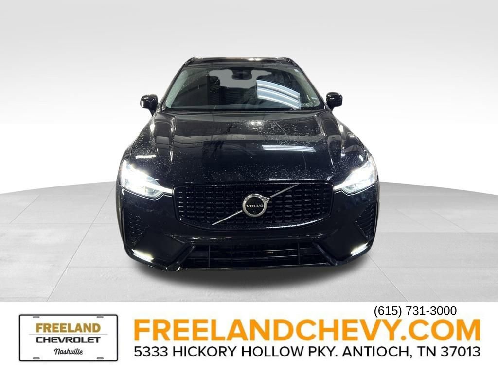 Used 2023 Volvo XC60 B5 Plus image 2