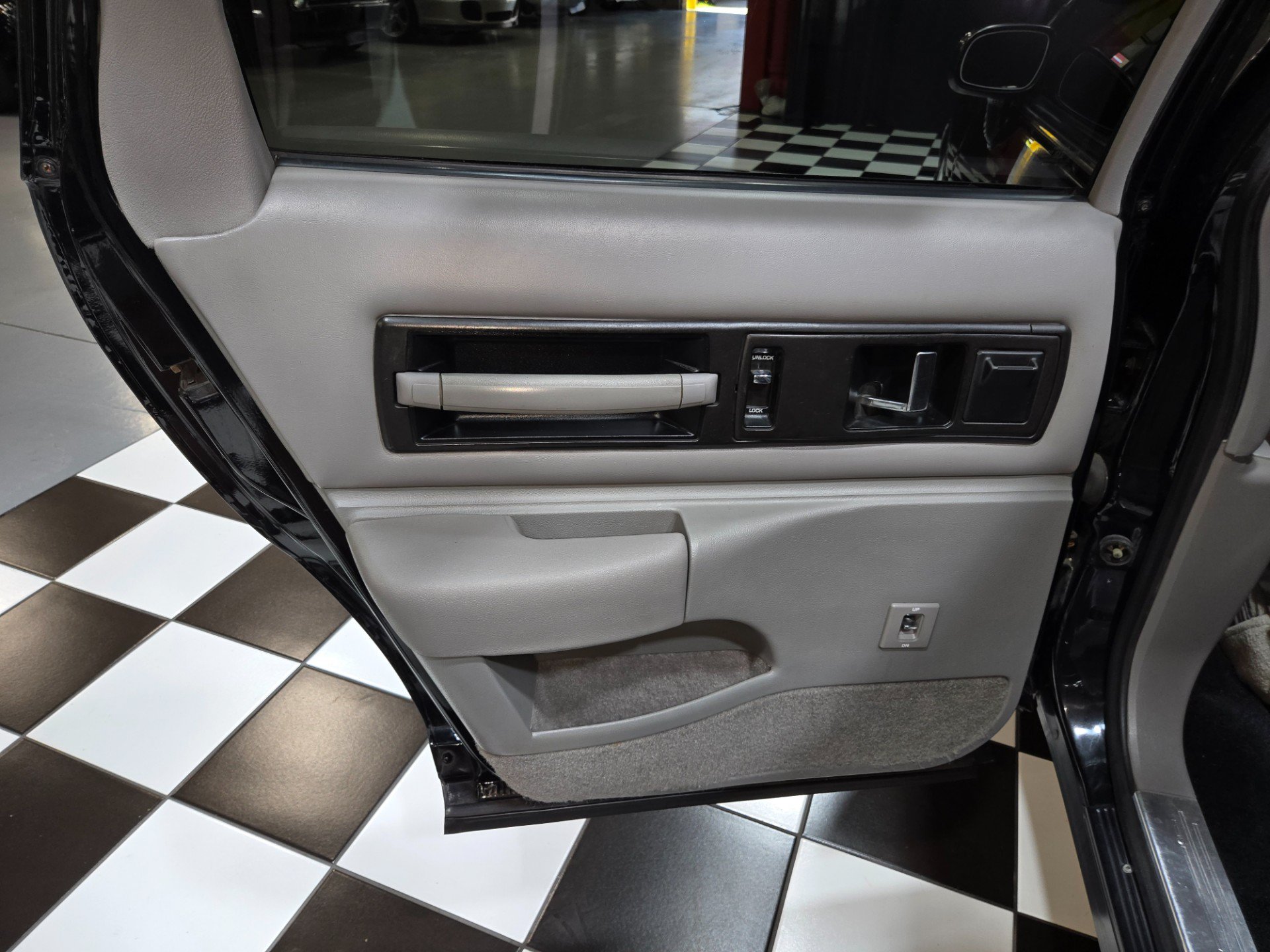 Used 1994 Chevrolet Impala SS RWD image 99