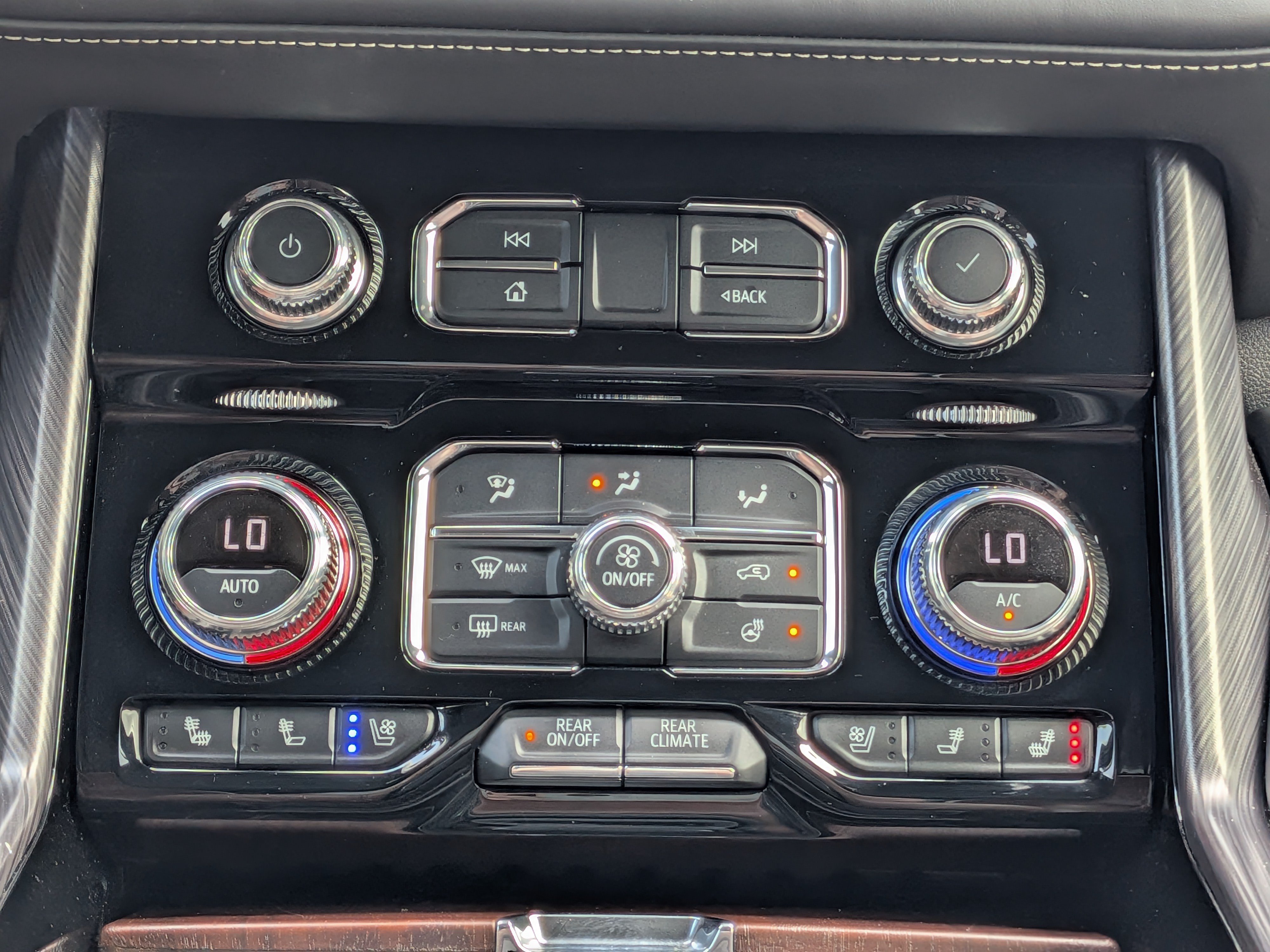 Certified 2023 GMC Yukon Denali Ultimate AWD/4WD image 21