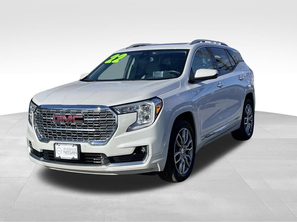 Used 2022 GMC Terrain Denali w/ Denali Premium Package image 2